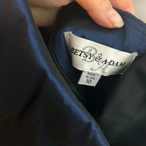 BETSY & ADAM NAVY BLUE ONE-SHOULDER BEADED COCKTAIL PARTY DRESS - Picture 5 of 6